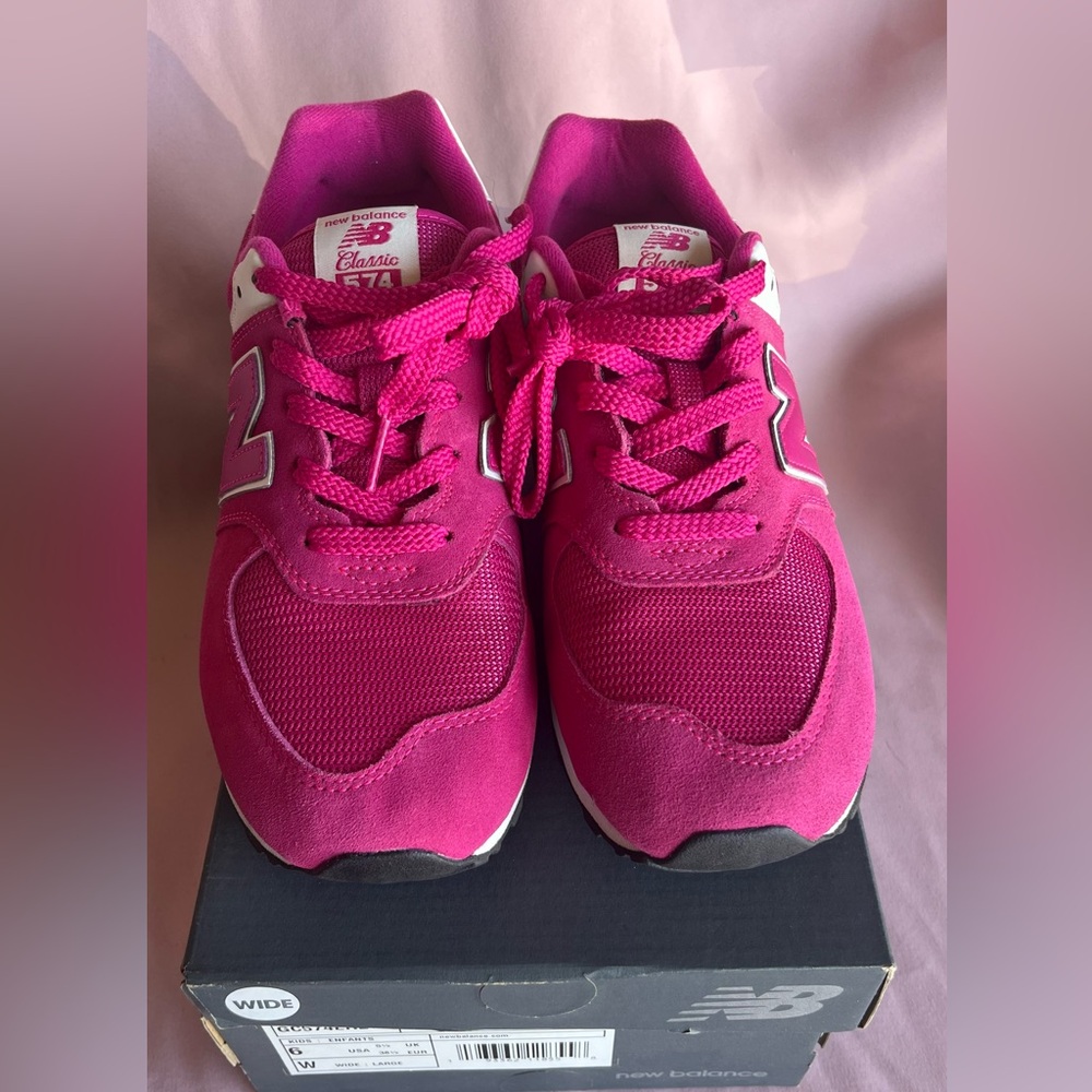 New Balance Sneakers Wide size:Kids 6/woman’s 7.5
